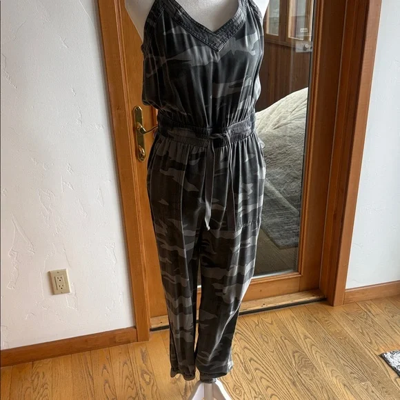 Splendid Gray Camouflage Jumpsuit - Picture 2 of 4